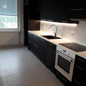 Keittiöremontti saareke ja takaseinä